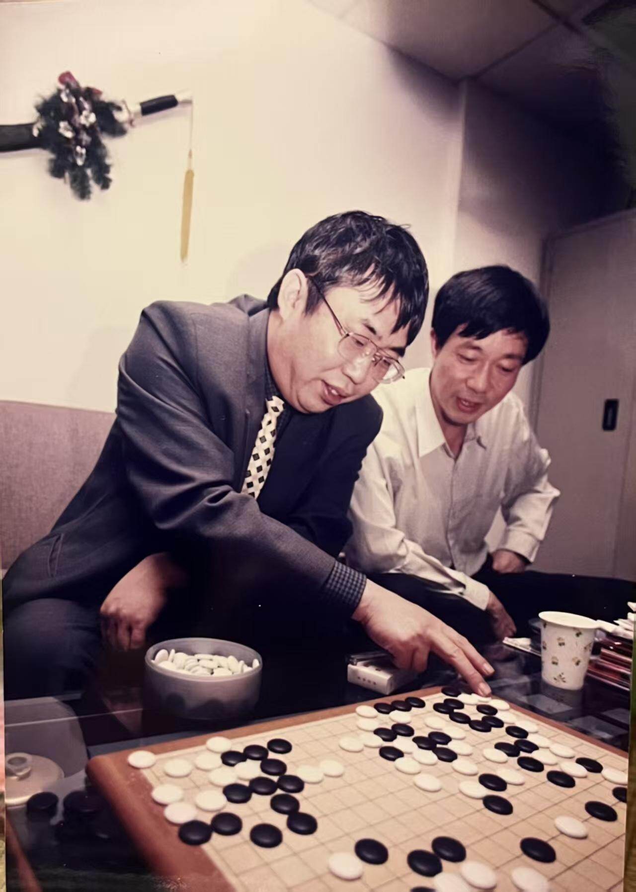 范柏祥（右）和聂卫平