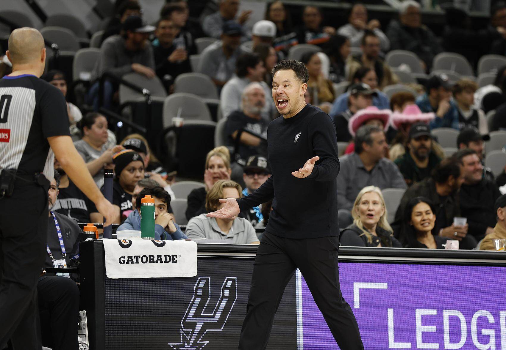 马刺主帅米奇·约翰逊 马刺主帅米奇·约翰逊