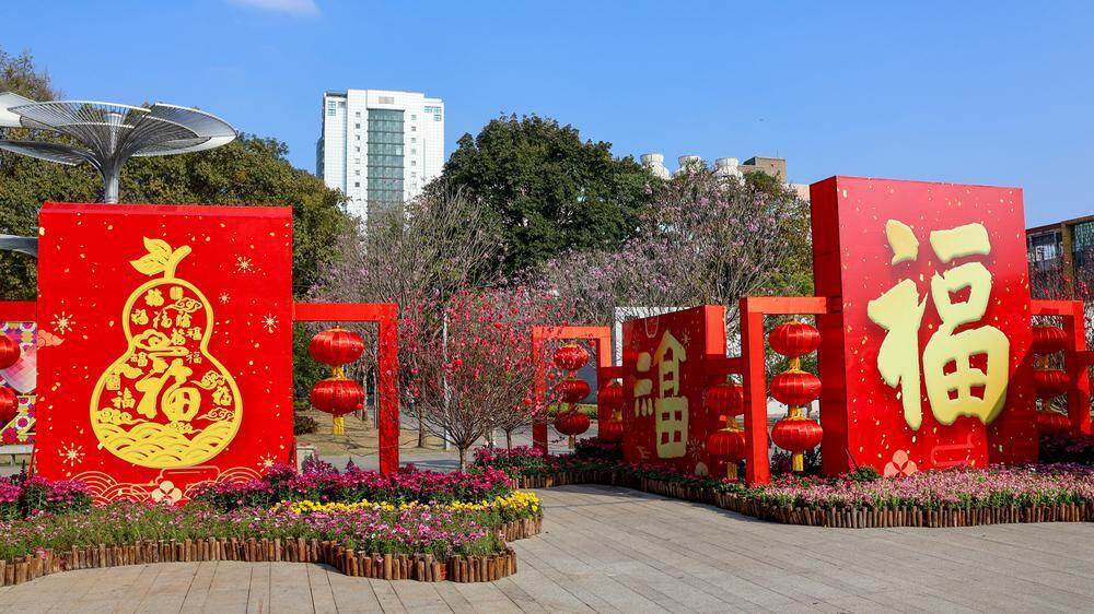  西南广场“马跃福至”主题景组