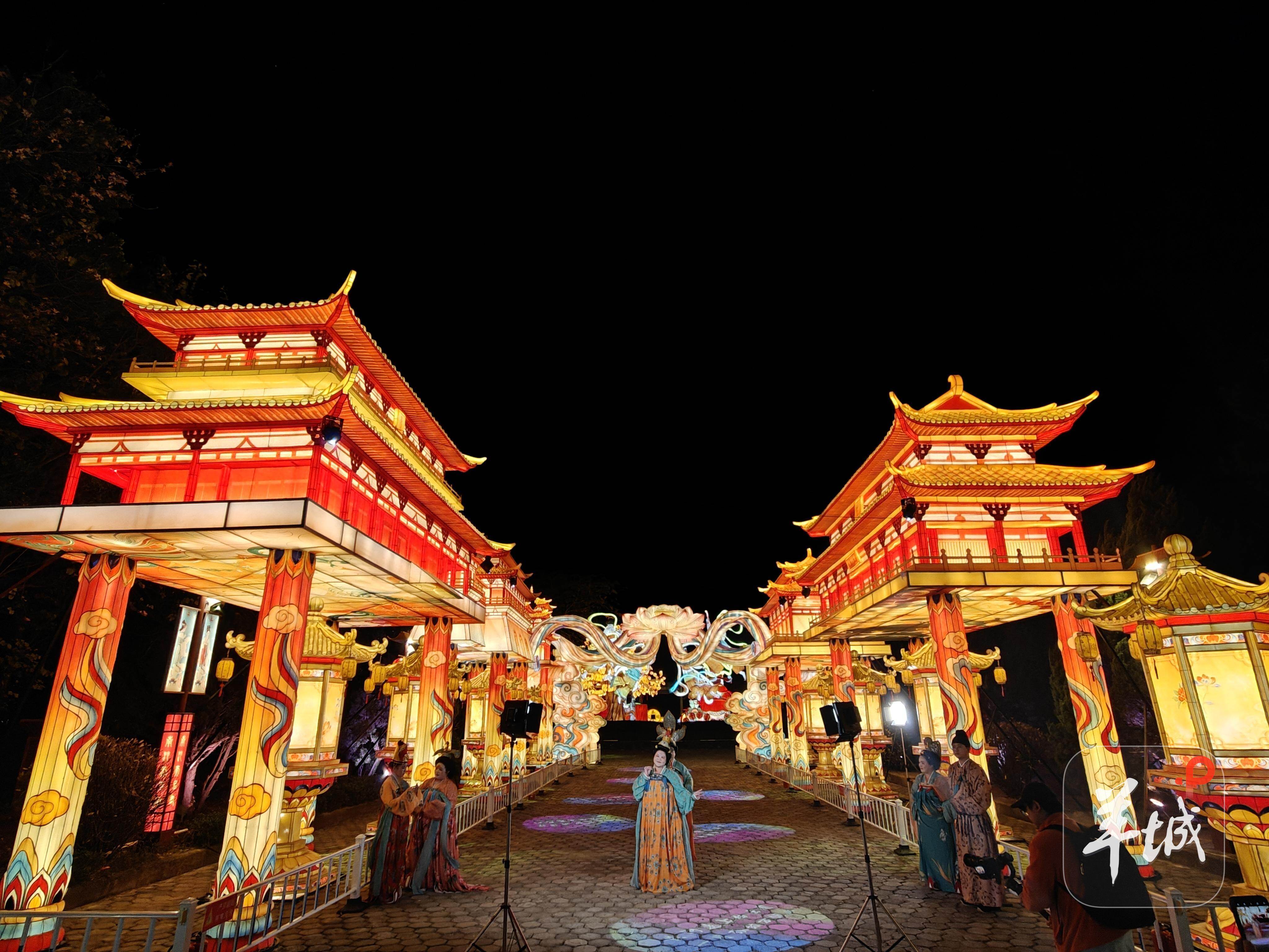 粤港澳大湾区灯会 羊城晚报记者 江皓轩 摄 粤港澳大湾区灯会 羊城晚报记者 江皓轩 摄