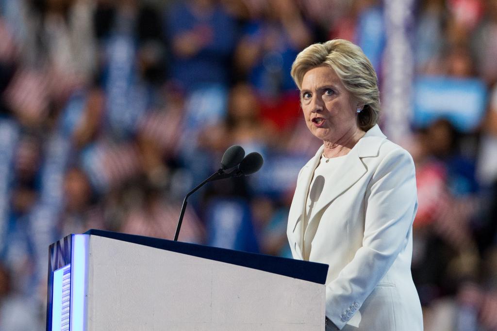 这是希拉里在美国宾夕法尼亚州费城举行的民主党全国代表大会上发表演讲的资料照片（2016年7月28日摄）。新华社记者李木子摄