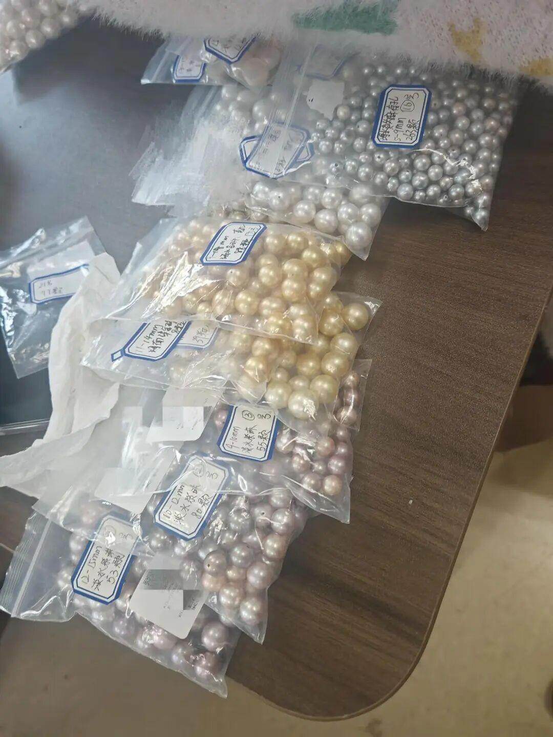 该公司仓库的珠宝 受访者提供