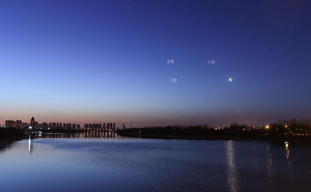 2022年3月28日，在天津市东丽区拍摄的行星相聚。（杨婧 摄）