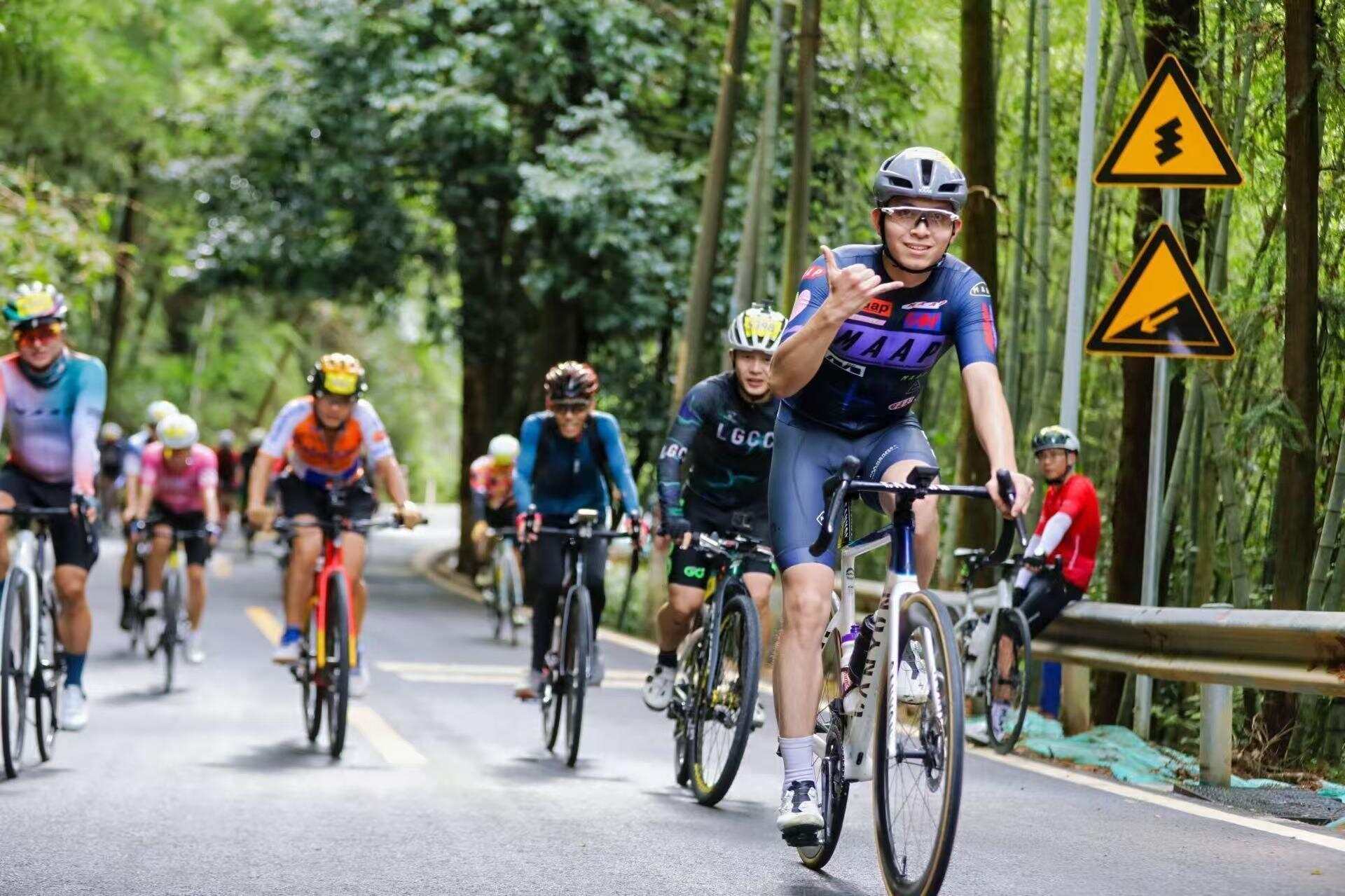  218最美旅游公路吸引了诸多骑友前来打卡