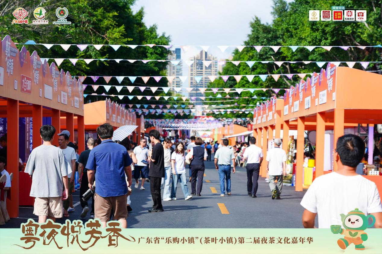 活动现场人潮云集。通讯员供图 活动现场人潮云集。通讯员供图