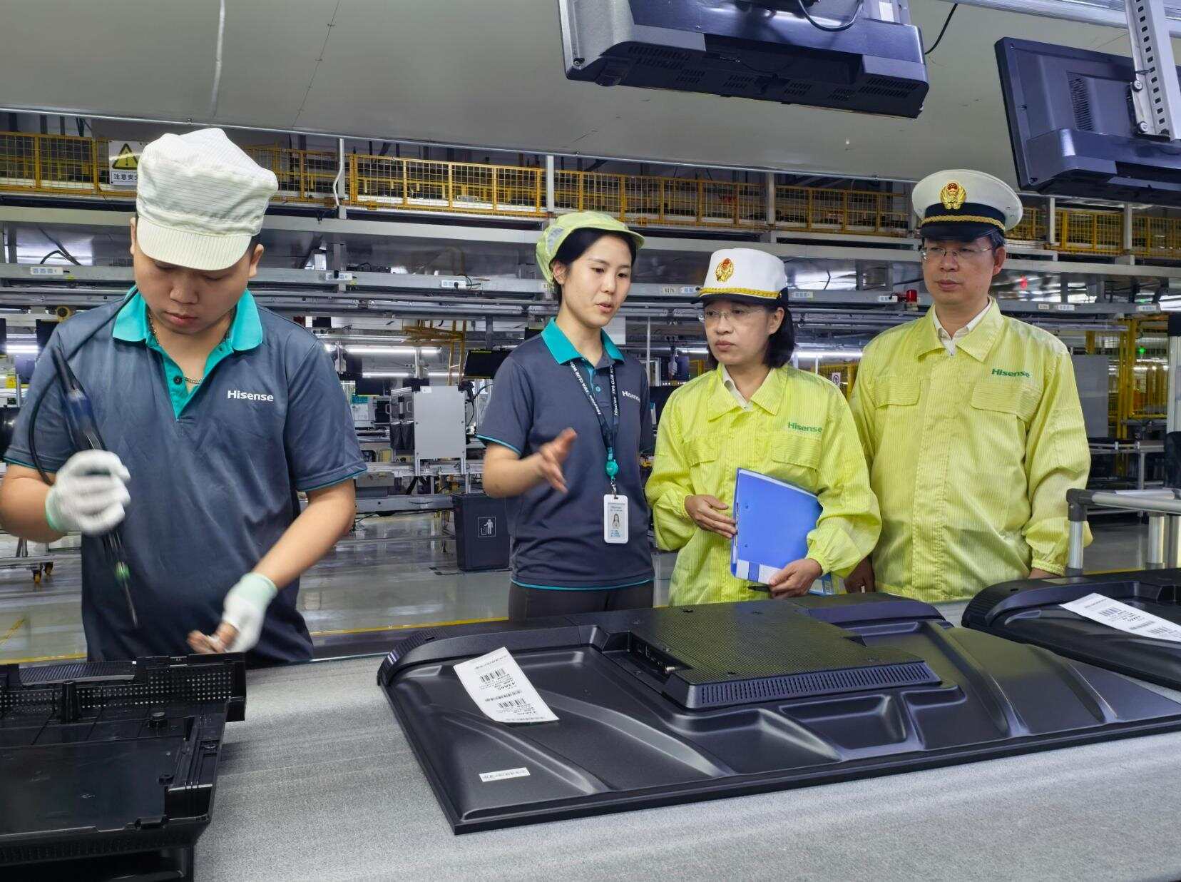 江门海关所属高沙海关关员到广东海信电子有限公司调研液晶电视机出口情况 黄天蕾摄 江门海关所属高沙海关关员到广东海信电子有限公司调研液晶电视机出口情况 黄天蕾摄