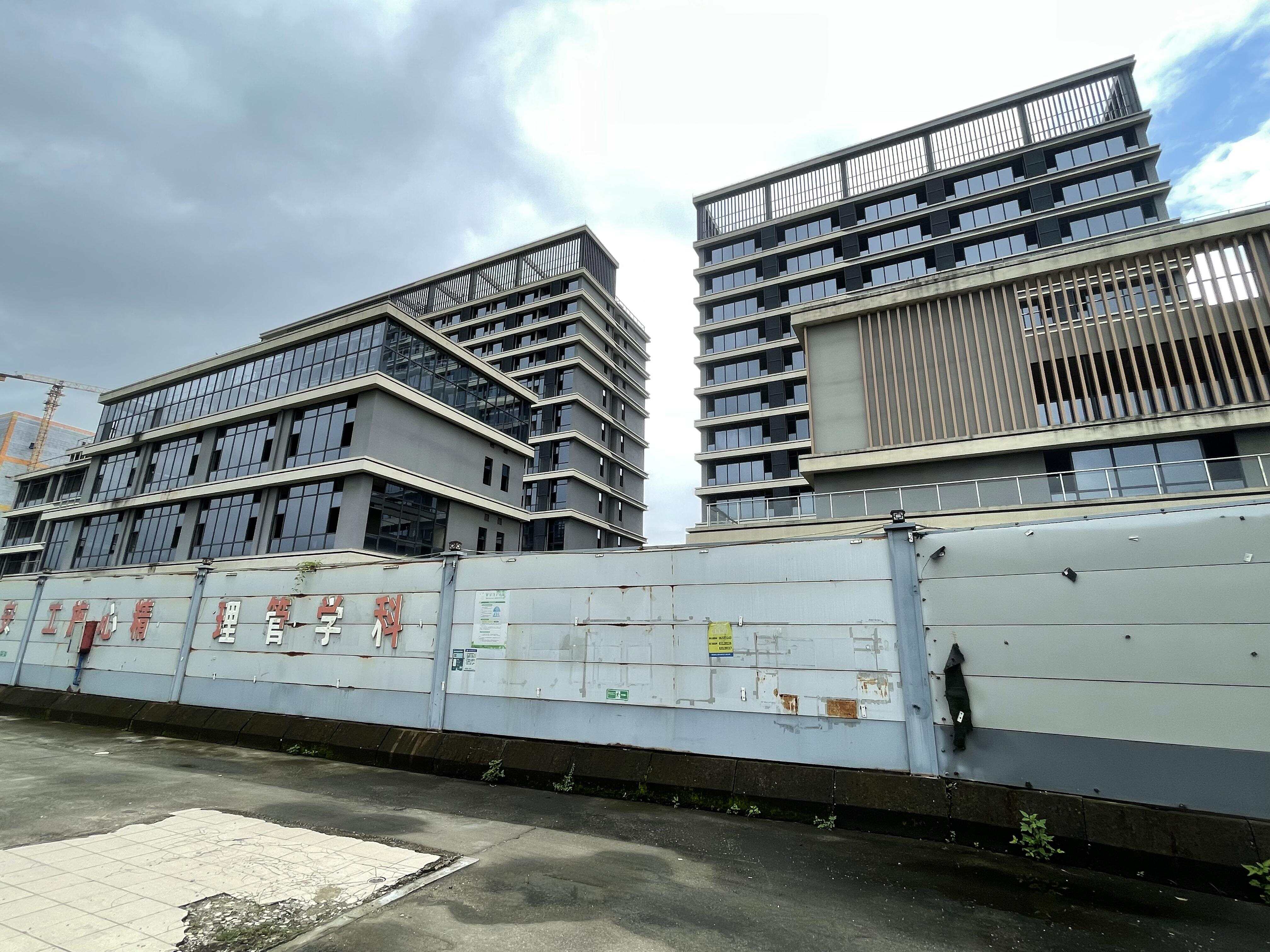 项目工地围蔽停工 项目工地围蔽停工