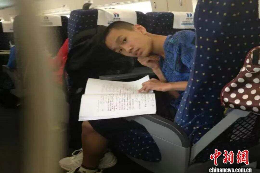 图为高中时期的马骁。受访者供图 图为高中时期的马骁。受访者供图
