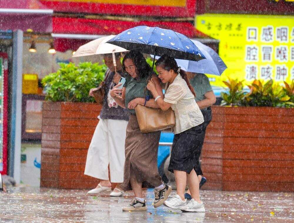 8月13日起广东“下开水”或转趋频繁,各地居民做好防御 梁怿韬 摄(资料图片) 8月13日起广东“下开水”或转趋频繁,各地居民做好防御 梁怿韬 摄(资料图片)