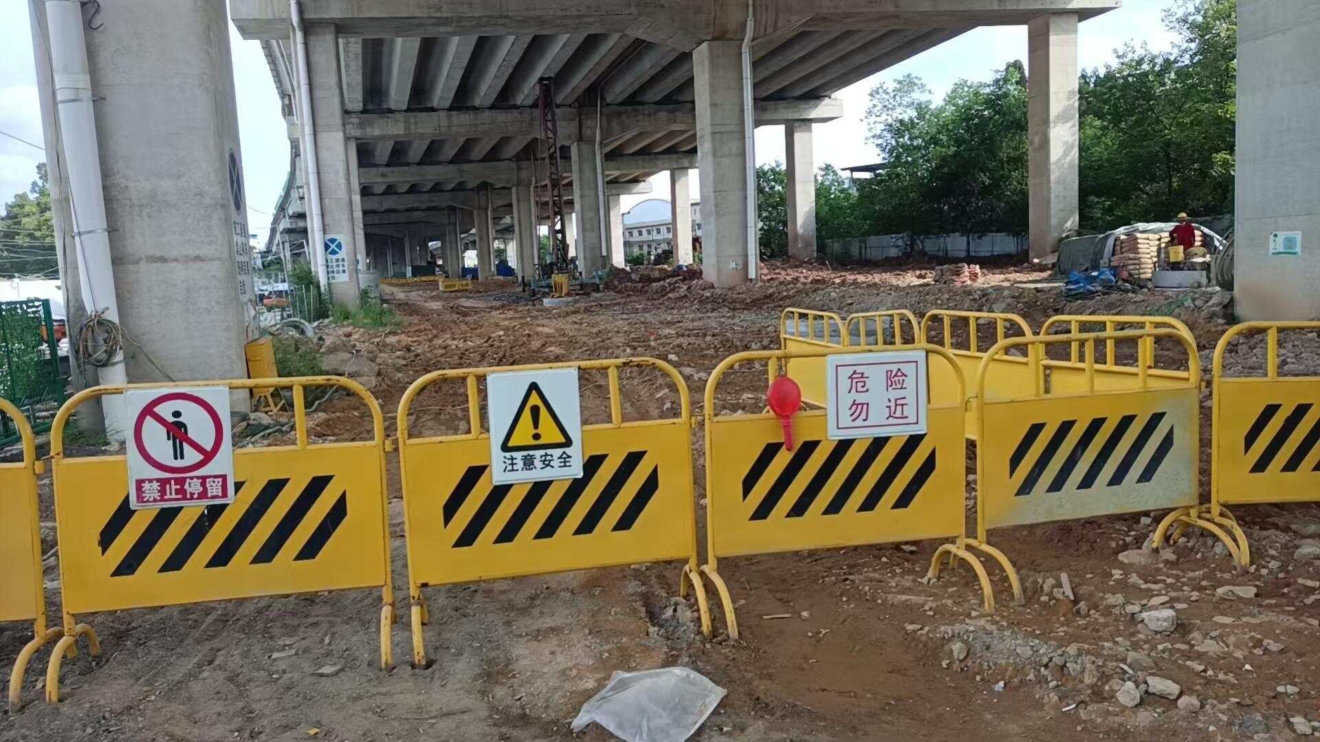 施工单位已完善现场围挡 施工单位已完善现场围挡